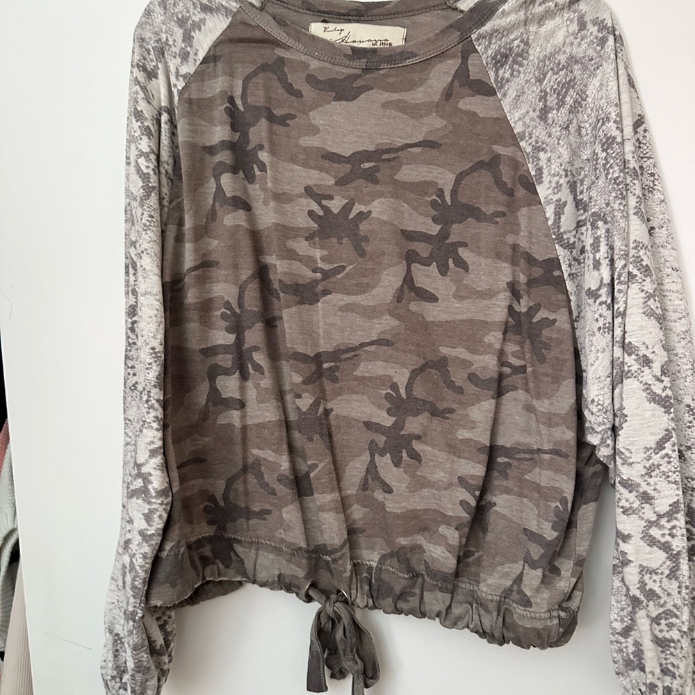 Vintage Havana Womens
Long Sleeves Tee size small